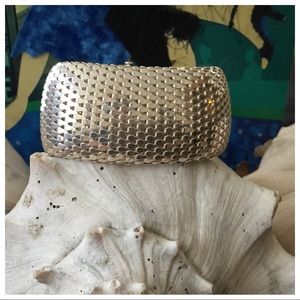 Meet your Posher, Ally